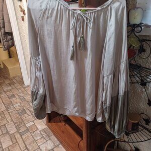 Trendy 2 tone light olive green top